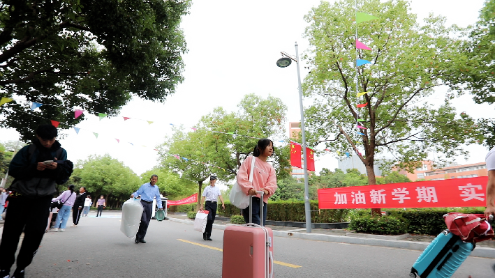 亚洲校园春色一区二区绽放青春风采，感受独特校园文化，探索春日里的活力与浪漫