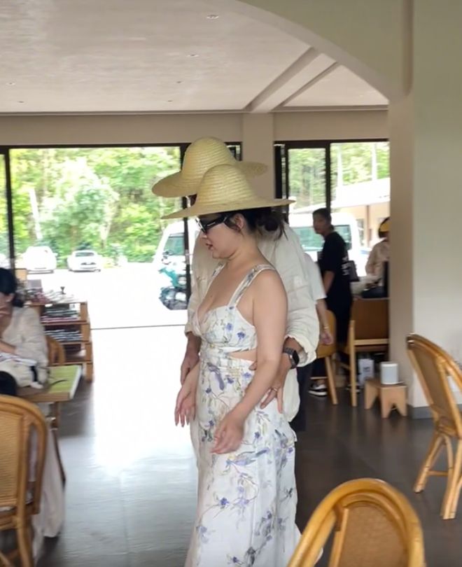 丰满人妻一二三区，情感纠葛，家庭矛盾，欲望交织的都市迷局