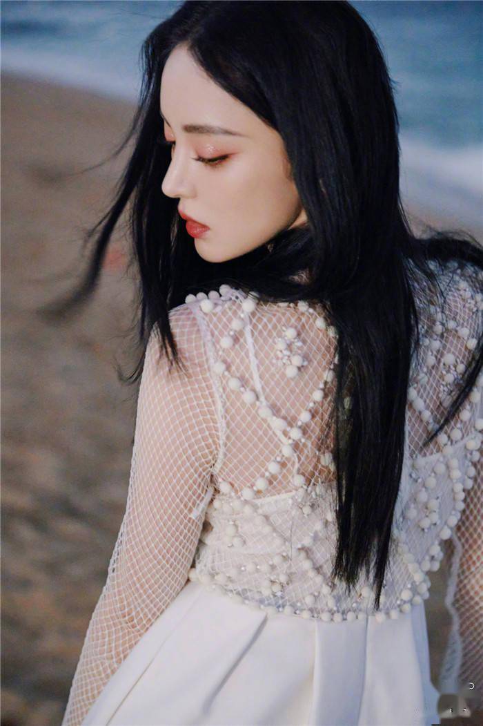 亚洲熟女少妇jzzijzzij魅力绽放，成熟风情尽显，优雅气质令人心动不已