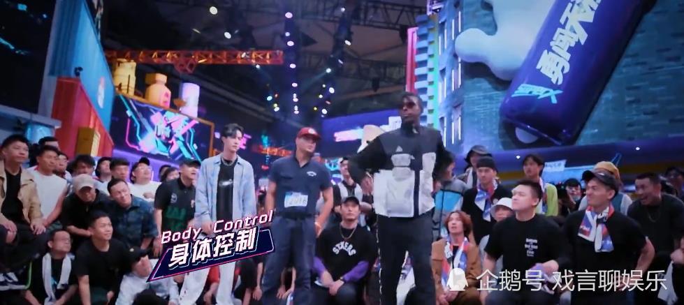 国产美女日皮毛片惊艳亮相，魅力四射，引发观众热议
