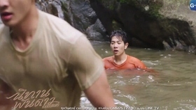 2.我和妽妽洗澡作爱A片，深夜共浴燃情瞬间，水花四溅欲火难耐