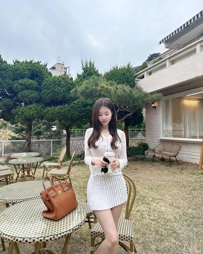 45岁极品少妇的保养秘诀，揭秘逆龄美颜，展现成熟魅力与自信风采