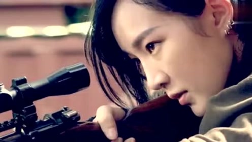 美女吃大狙惊艳全场，高颜值女神霸气操作，狙击枪下尽显飒爽英姿