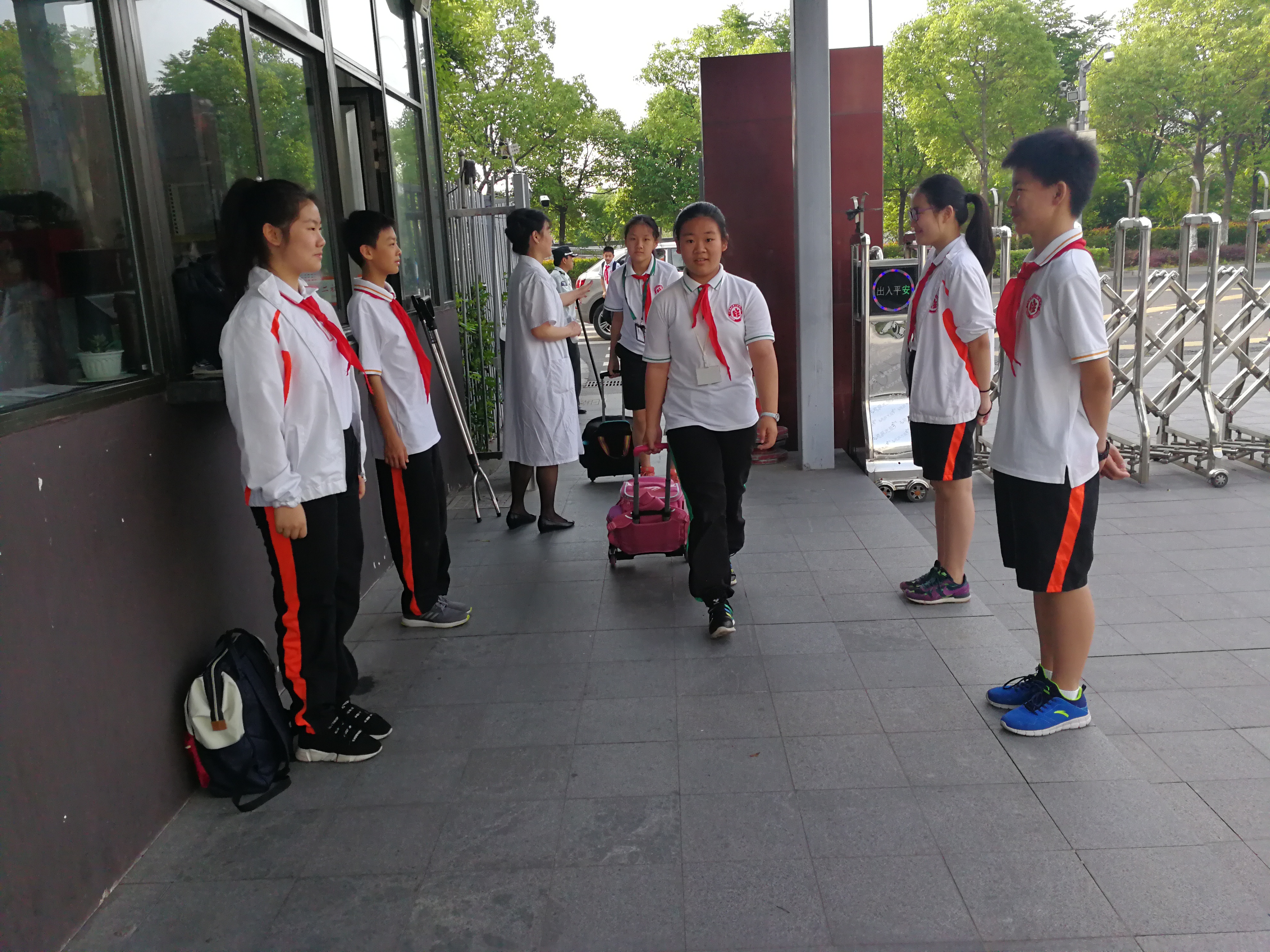 12~14学生毛片浜青春成长故事，校园生活点滴，友情与梦想交织
