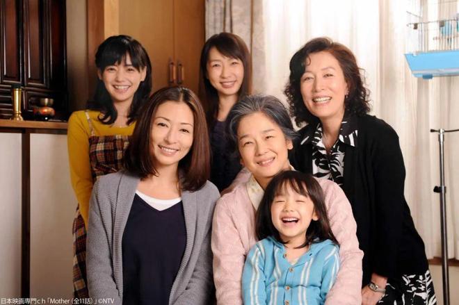 三个妈妈共侍一夫浜的真实生活，揭秘家庭背后的情感纠葛，探索多妻制下的爱与责任