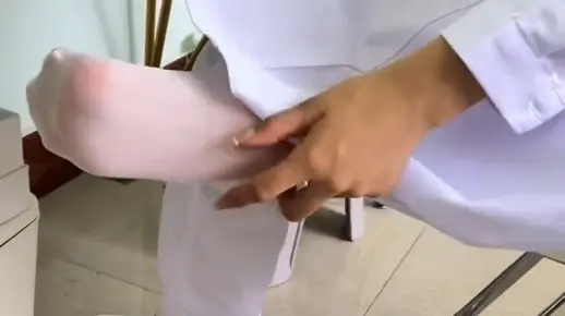 护士丝袜脚交技巧分享，掌握脚交浜的秘诀，提升你的护理服务体验
