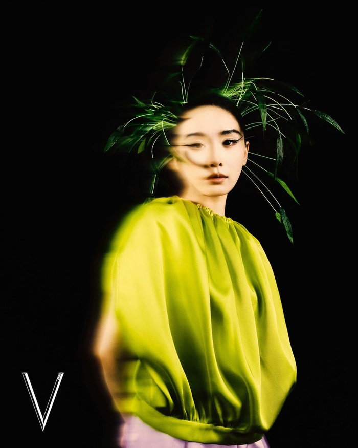丝袜制服亚洲另类风情，中文创意搭配，独特视觉体验