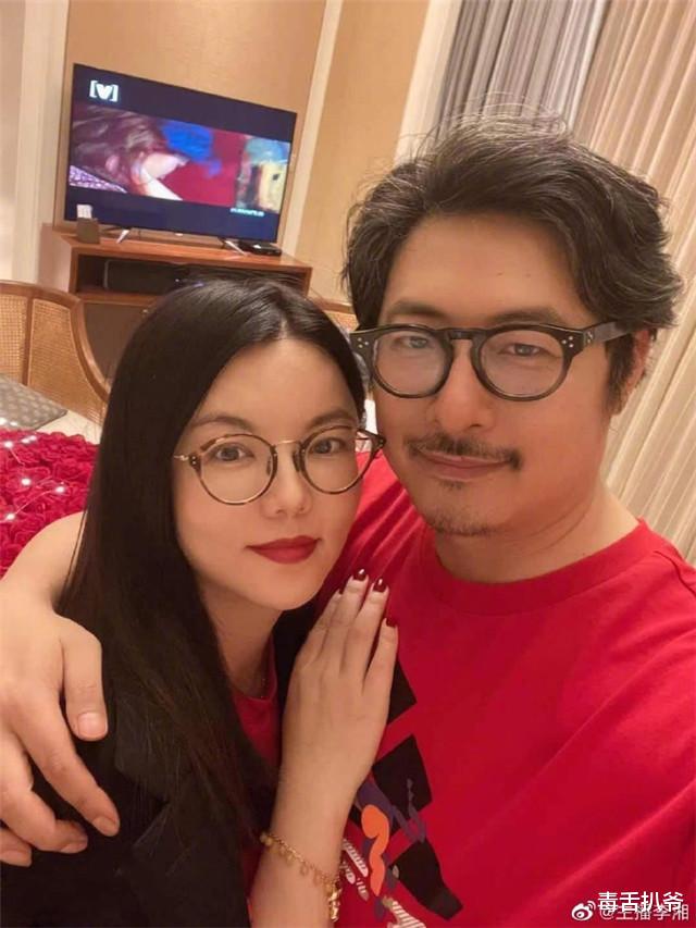 岳伦A片风波引发热议，揭秘背后真相，网友热议不断