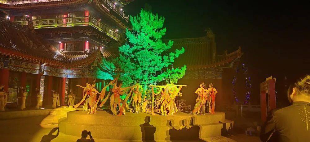 欧美大肥婆大肥BBBBB震撼登场，惊艳全场，引爆潮流新风尚