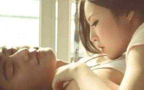女生演练双茎进入视频技巧，真实拍摄过程揭秘，专业指导与安全注意事项