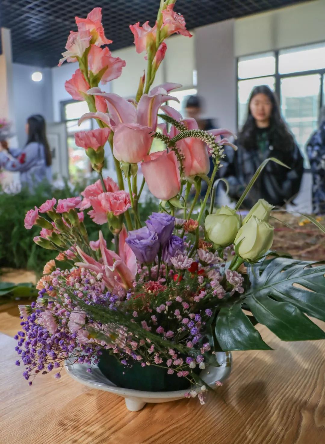 丁香五月婷婷色香蕉绽放初夏浪漫，邂逅甜蜜时光，共赴芬芳盛宴