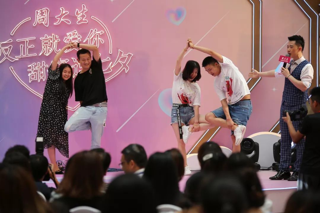 国产真人男女演绎都市爱情故事，甜蜜互动引热议，观众直呼过瘾