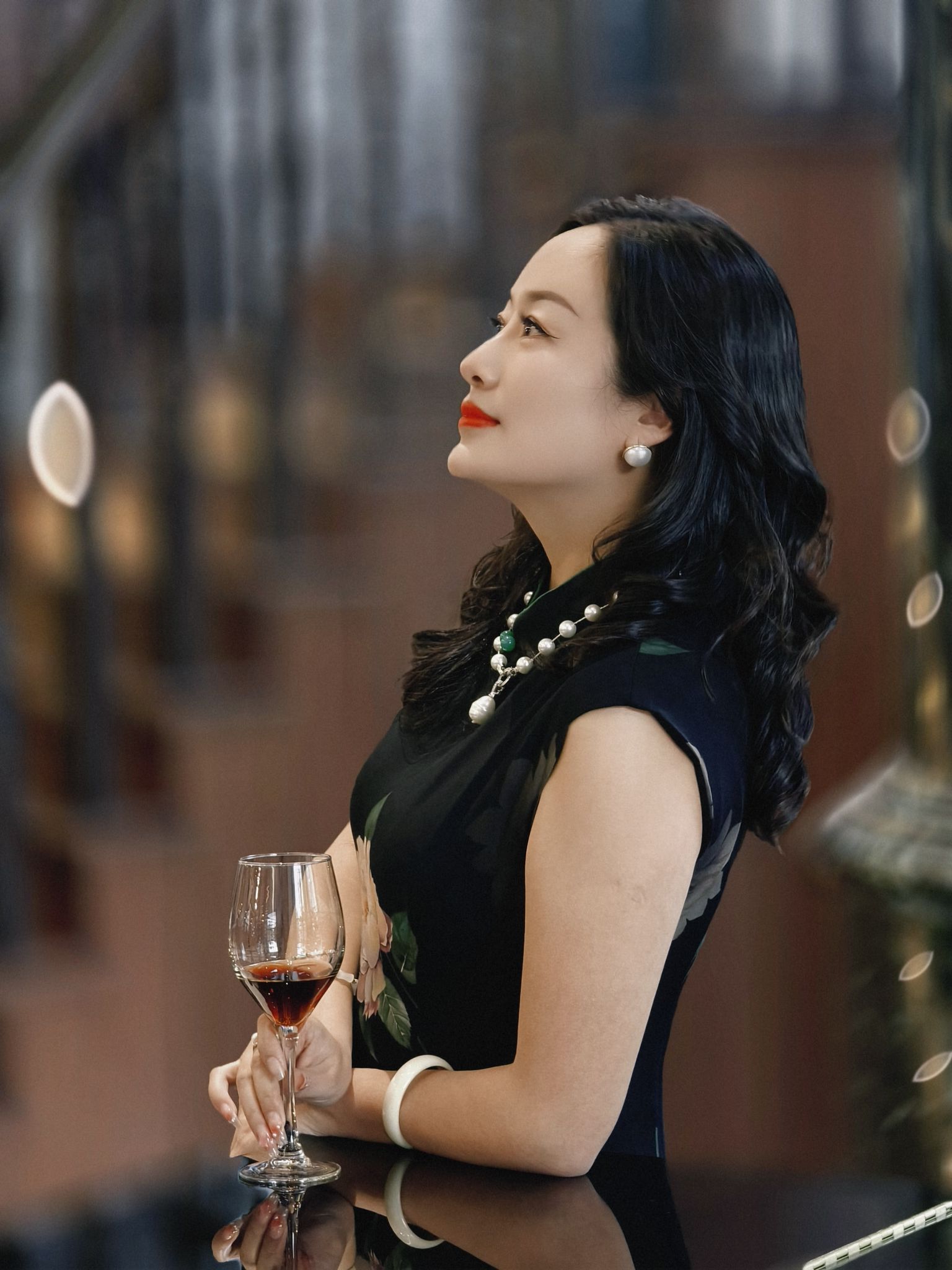 欧洲美女与动交CCOO丿邂逅浪漫巴黎，探索时尚之都，品味优雅风情