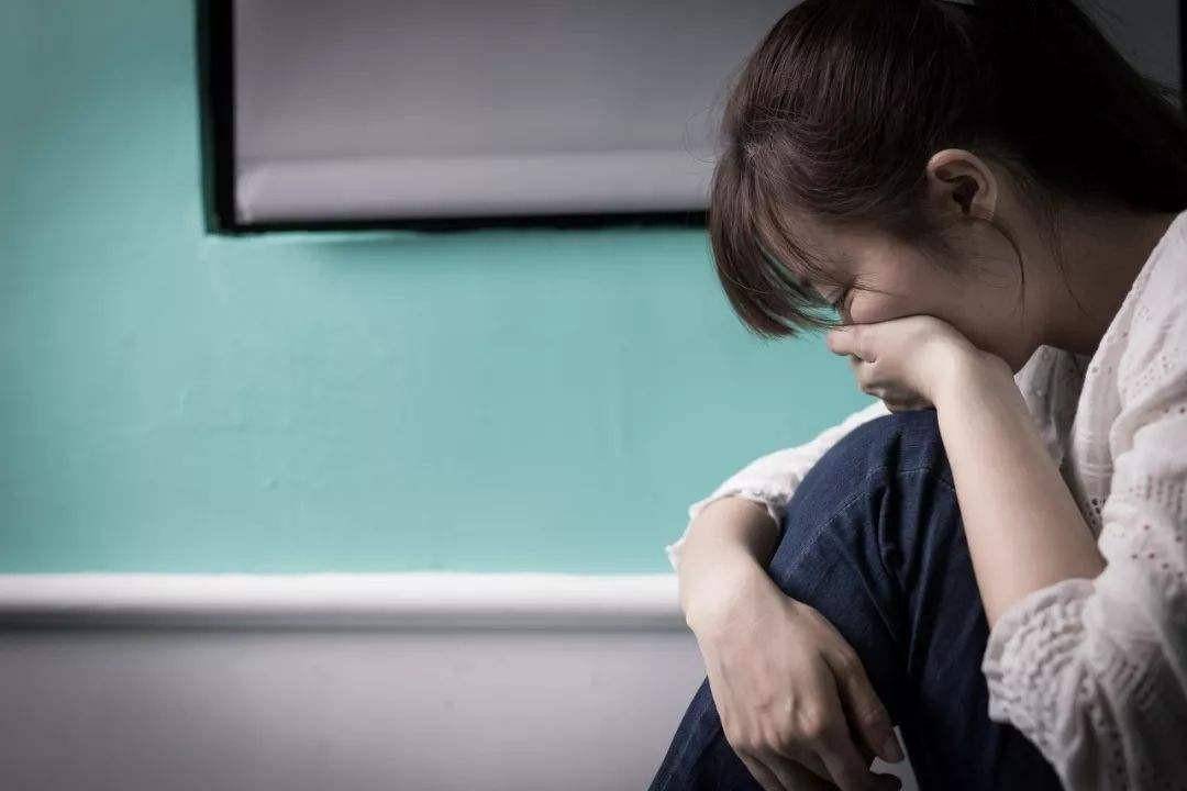 1.男人把困困放在女人困困浜的爱恨纠缠