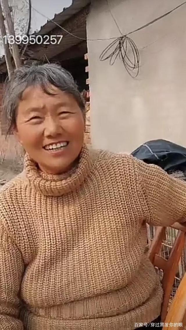 90农村老太太老女人的生活智慧，传统与现代交织，岁月沉淀的温情故事
