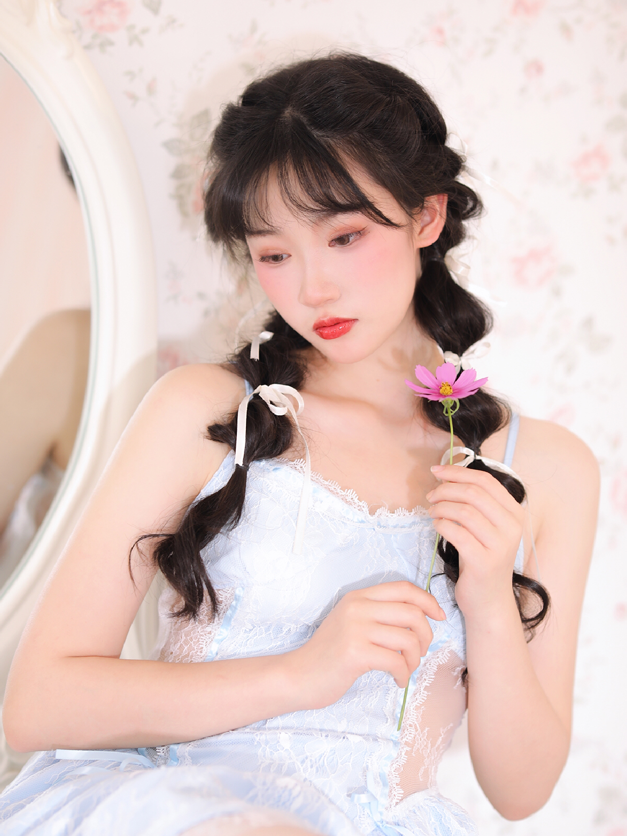 粉嫩小泬粉嫩PⅰCs高清合集，少女系私房写真，极致诱惑视角拍摄