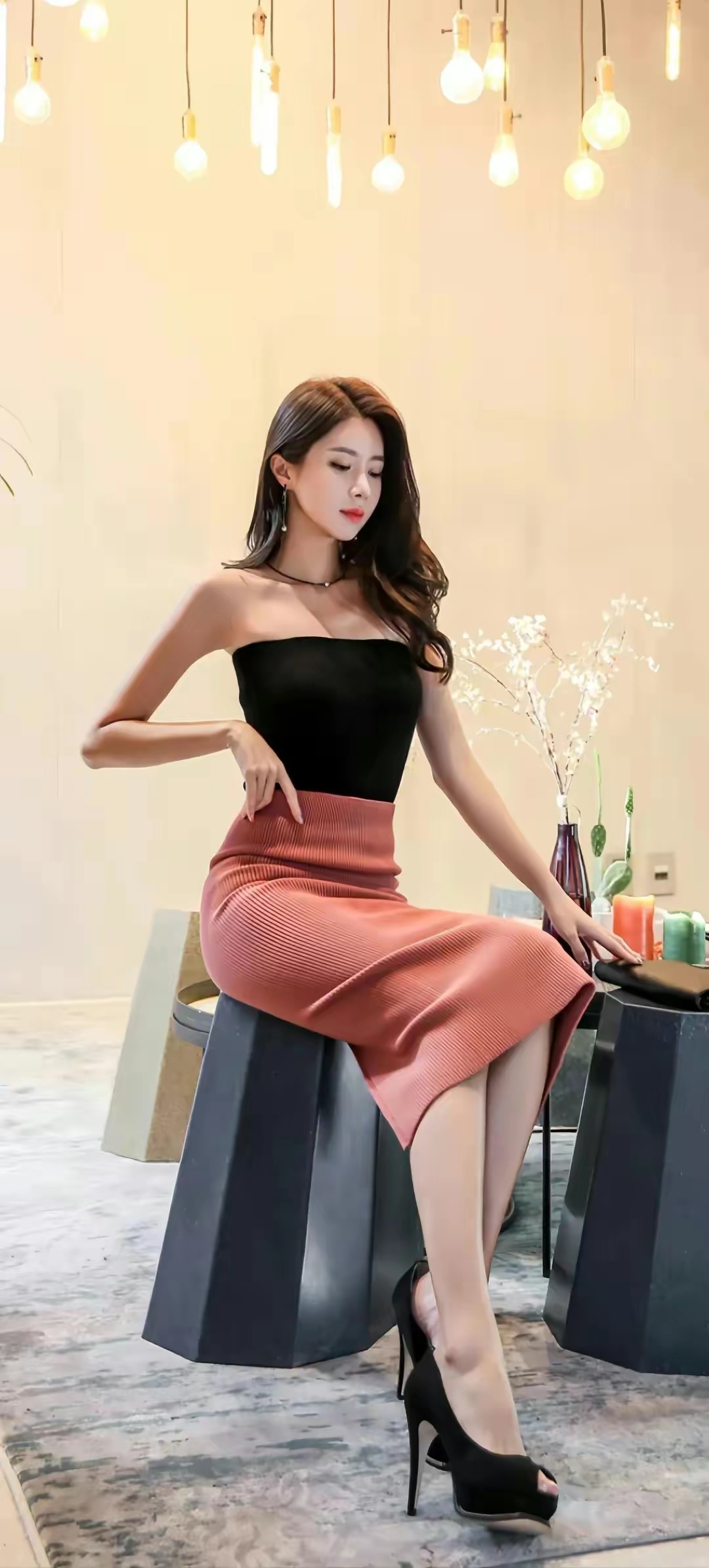 多汁美鲍女生风情万种绽放迷人魅力，优雅诱惑，尽显独特韵味