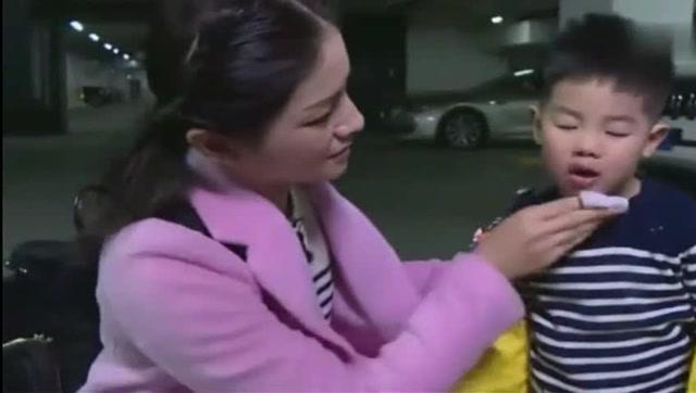 1.胡可被挠脚心浜的搞笑反应