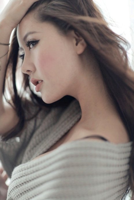 美女又色撩人风情万种，魅力四射惹人醉，性感诱惑无法抵挡