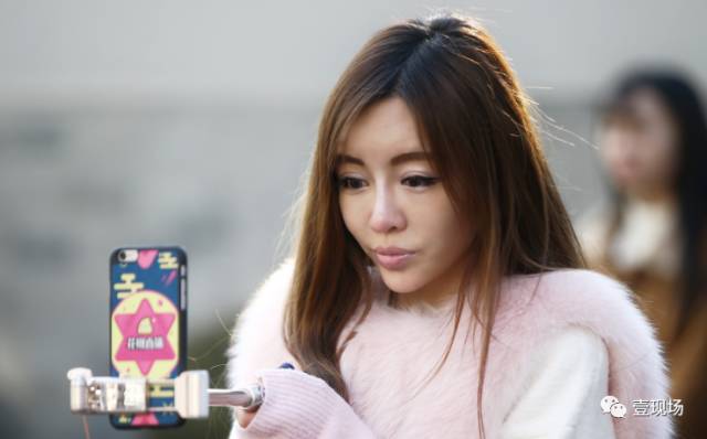 1.美女考比直播惊艳全场引爆话题