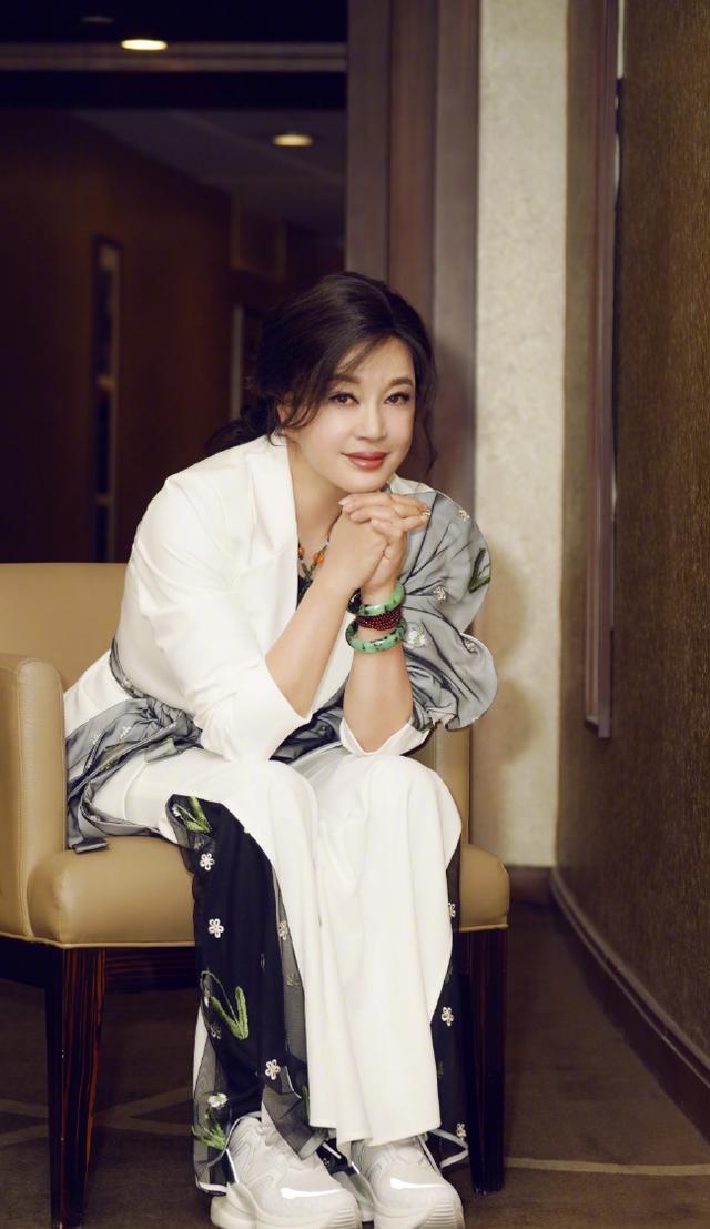 多毛老熟女的魅力与风情，探索成熟女性独特韵味，展现自信优雅之美