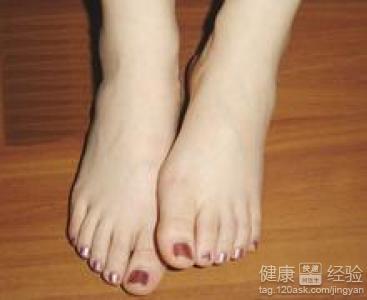 玉足护理秘籍，轻松打造柔嫩双足，告别干燥烦恼