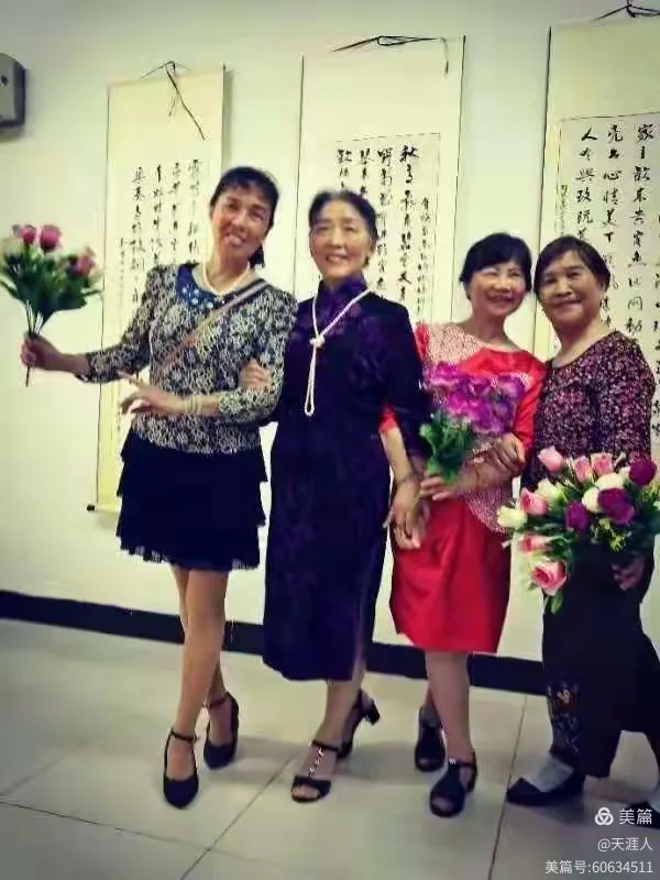 七十多岁老妇生活故事，晚年风采依旧，岁月沉淀的优雅与智慧