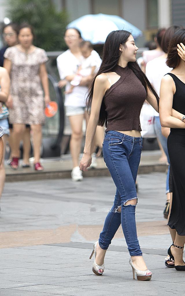 2.老熟女99的时尚穿搭，精致生活，优雅气质展现无遗
