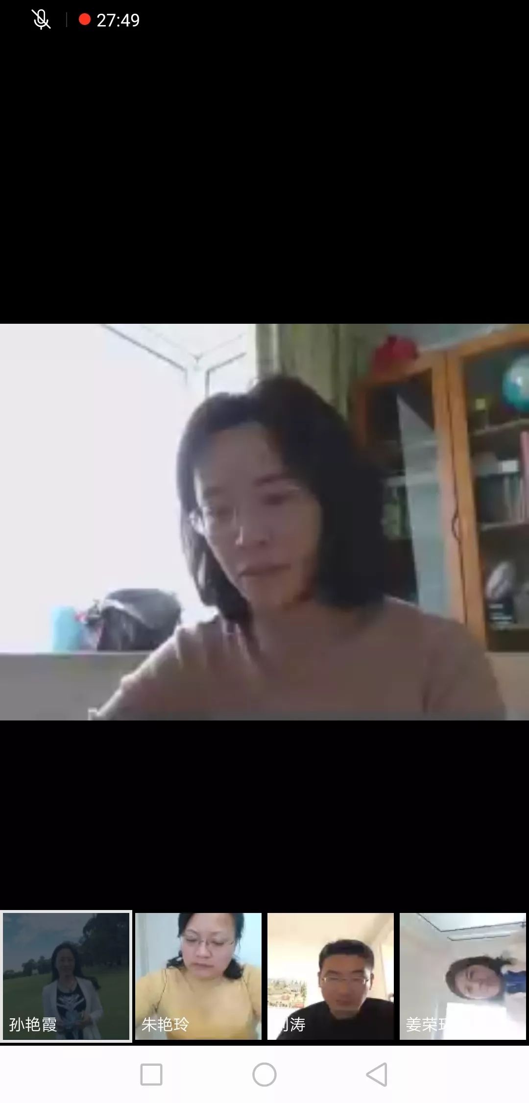欧洲老妇做爰XXXⅩ性视频浜引发热议，争议不断，网友观点两极分化