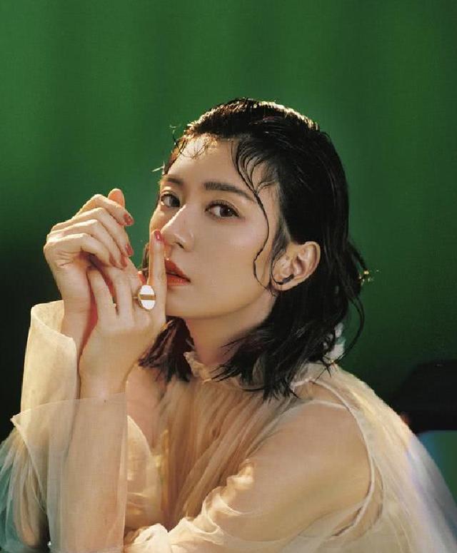 熟女风情电影诱人魅力，迷离夜色，欲望交织的银幕盛宴