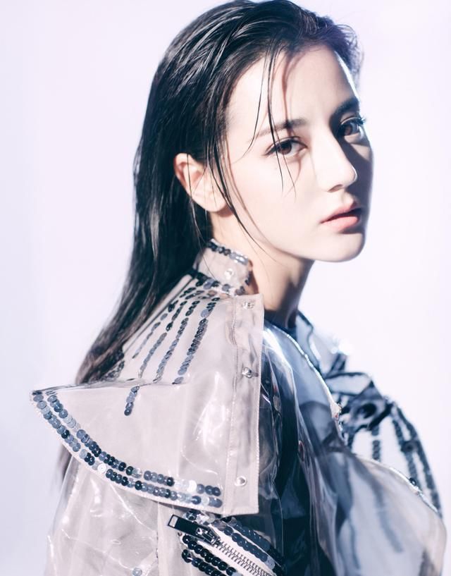 毛片伊人惊艳亮相，探索光影艺术之美，感受视觉与情感的完美融合