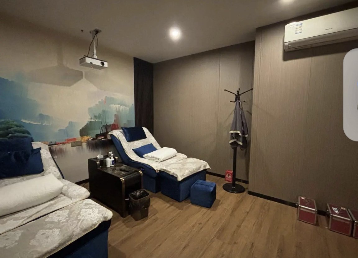 色情按摩店激情满满体验,释放身心欲望,享受隐秘快感与极致放松 色情按摩店激情满满体验,释放身心欲望,享受隐秘快感与极致放松