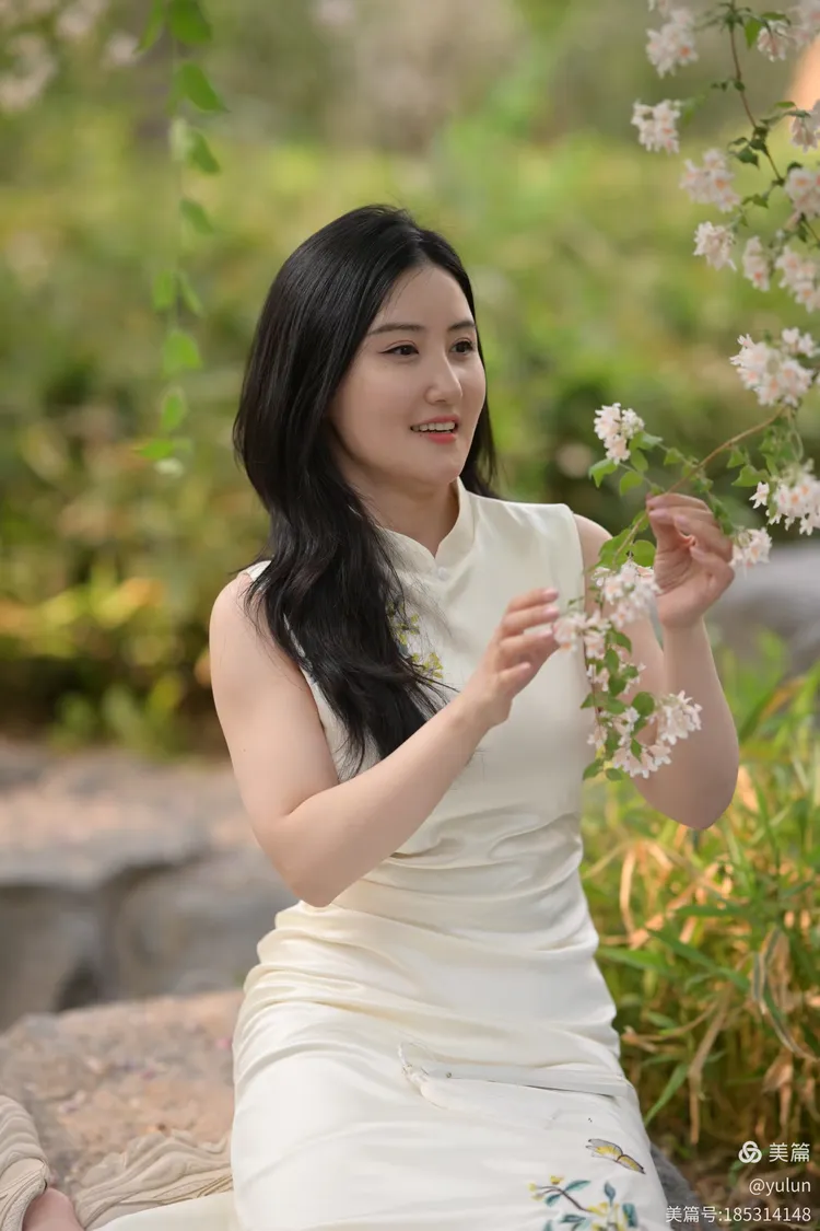 熟女99的时尚魅力，优雅风采，成熟韵味绽放
