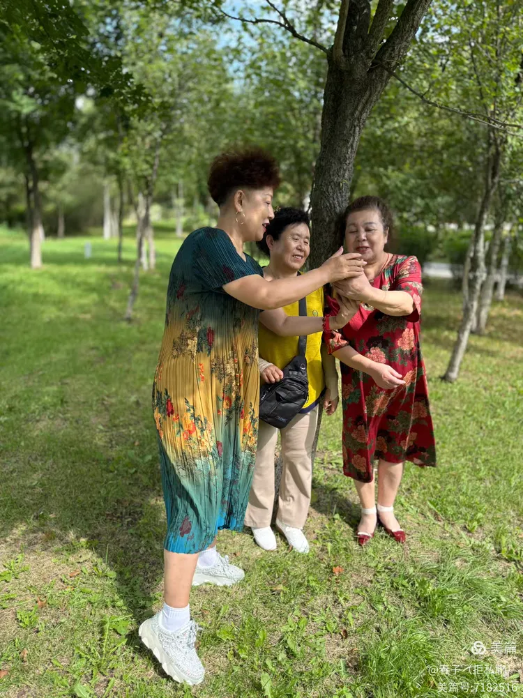 粉嫩学生双飞青春校园浪漫故事，甜蜜初恋，纯真友谊绽放