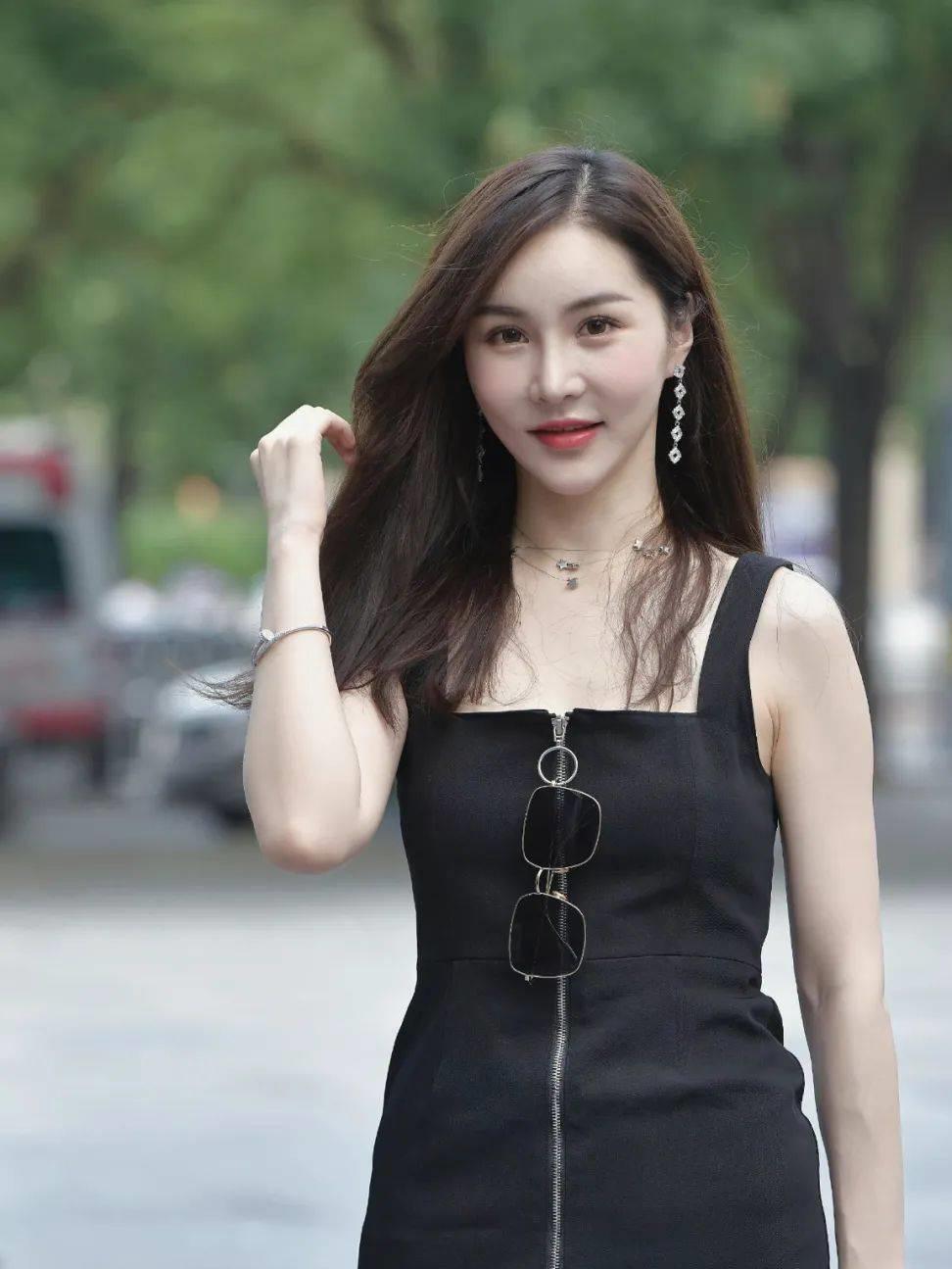 50岁国产老熟女无套风情，成熟魅力尽显，岁月沉淀独特韵味