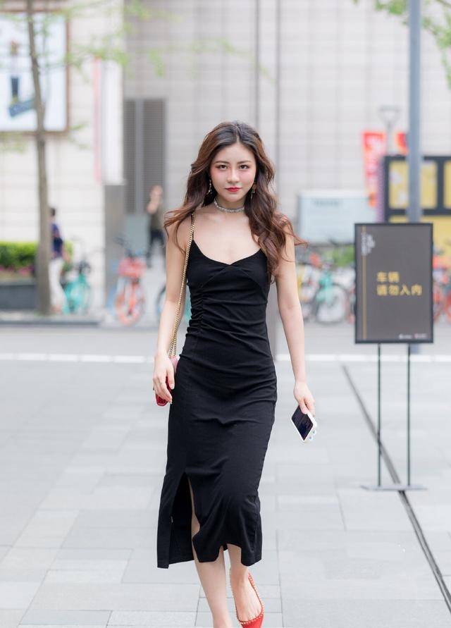 俄罗斯妇女肥白大屁股浜的魅力解析，健康曲线之美，探索独特身材时尚风潮