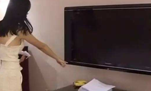 1.女学生裸体视频浜流出引发争议 1.女学生裸体视频浜流出引发争议