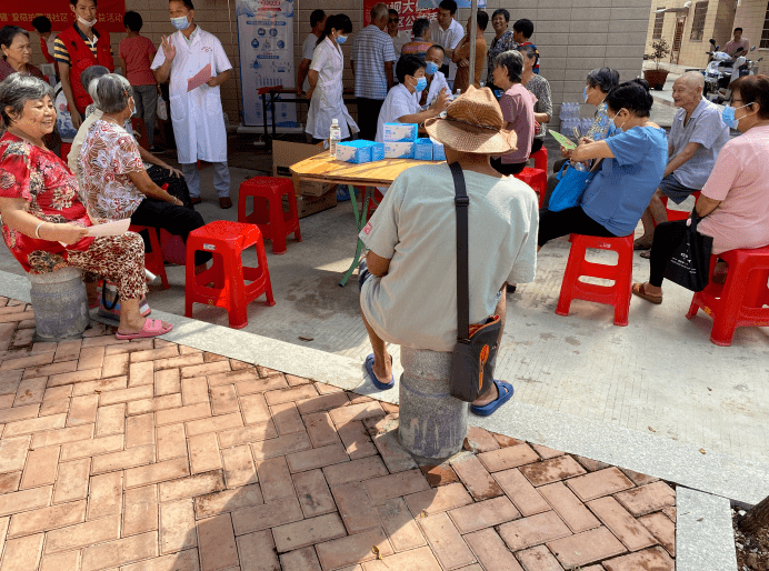 2.工棚嫖j老头老当益壮,乡村奇闻,深夜秘事,老汉风流不减当年
