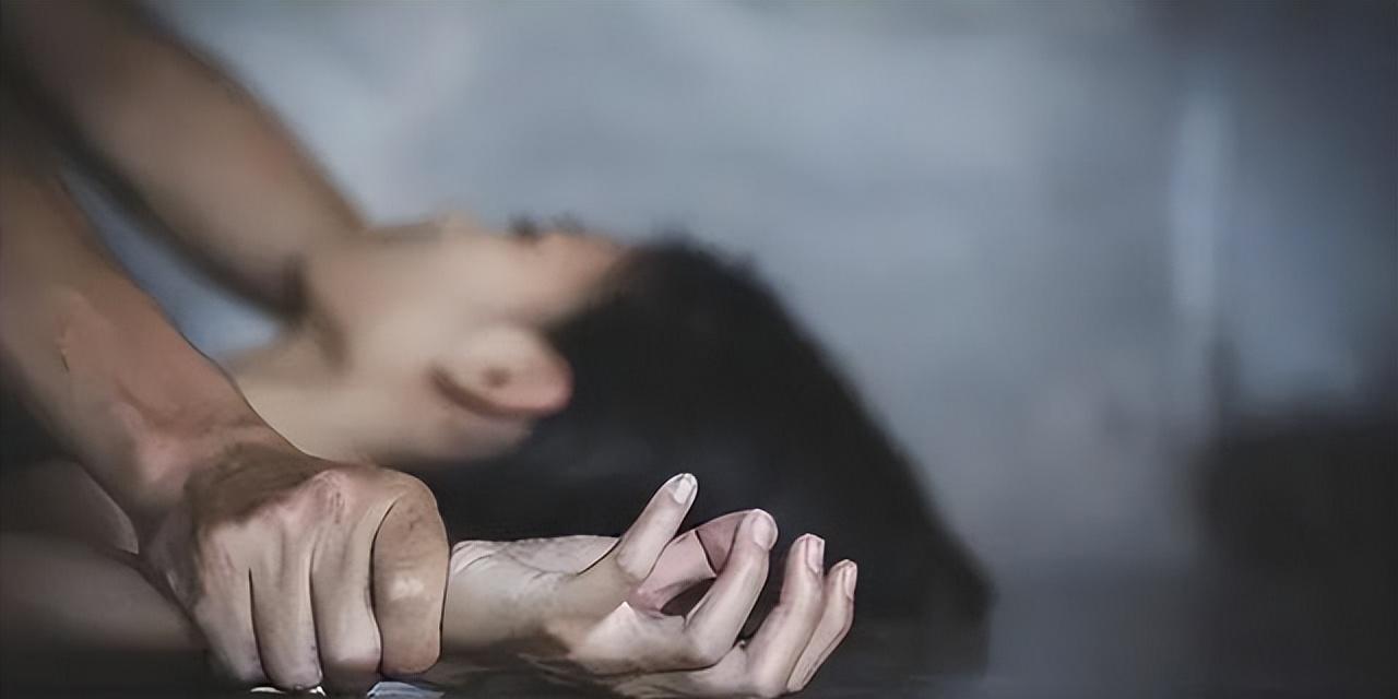 1.处女被强暴疼哭视频浜惨遭暴力侵犯