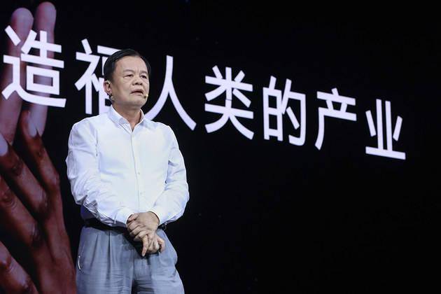 阿贾克斯二队主帅奥斯卡加西亚升任一队新主帅，接替前任开启新征程，球迷期待新赛季表现