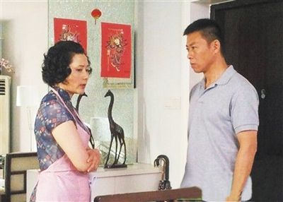 风韵丈母娘与女婿的禁忌之恋,桃花视频揭秘,乱伦背后的隐秘故事 风韵丈母娘与女婿的禁忌之恋,桃花视频揭秘,乱伦背后的隐秘故事