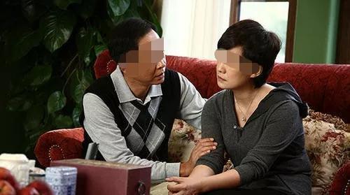 继攵女乱h客厅呻吟声引发家庭矛盾，父母该如何应对，邻居议论纷纷