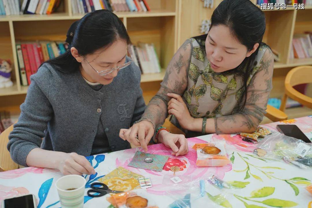 妈妈的绣感浜传承指尖艺术，绣出温馨回忆，感受家的温度与爱