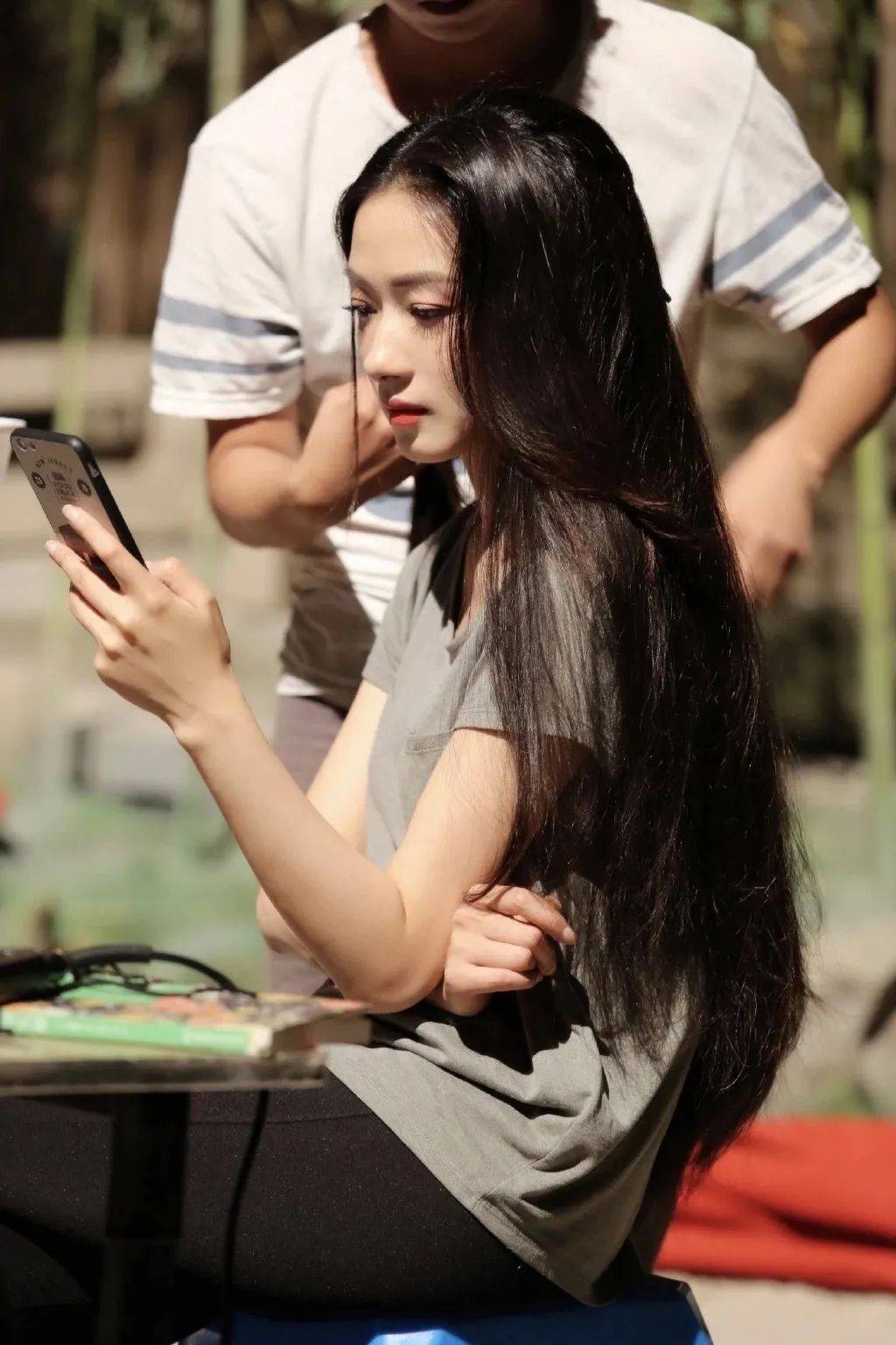 欧美熟妇浜风情迷人，优雅气质尽显成熟魅力，独特韵味令人心动