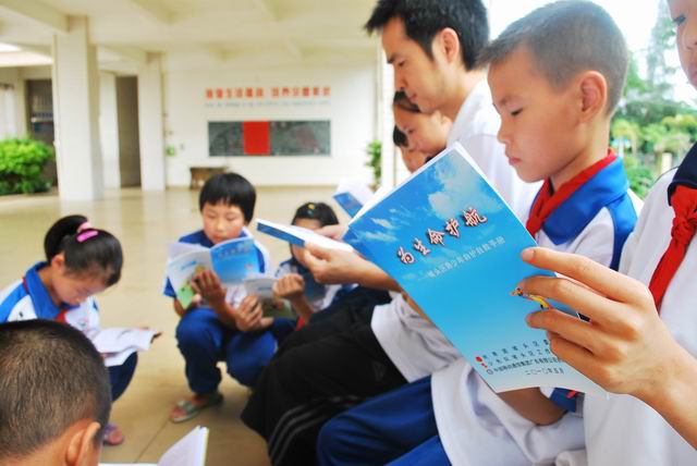 俄罗斯12～13性处交引发社会争议，探讨青少年保护措施，关注法律与教育平衡