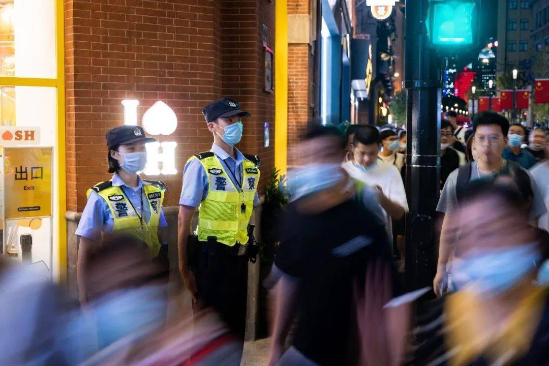 苏洁公交车惊魂遭遇引发热议，市民呼吁加强安保，警方介入调查