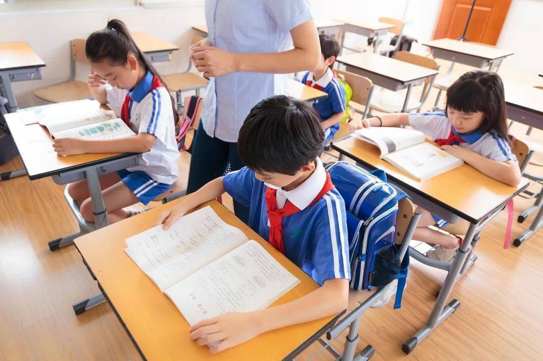 淫荡青少年xxx浜沉迷网络不良内容，家长需警惕，加强教育引导