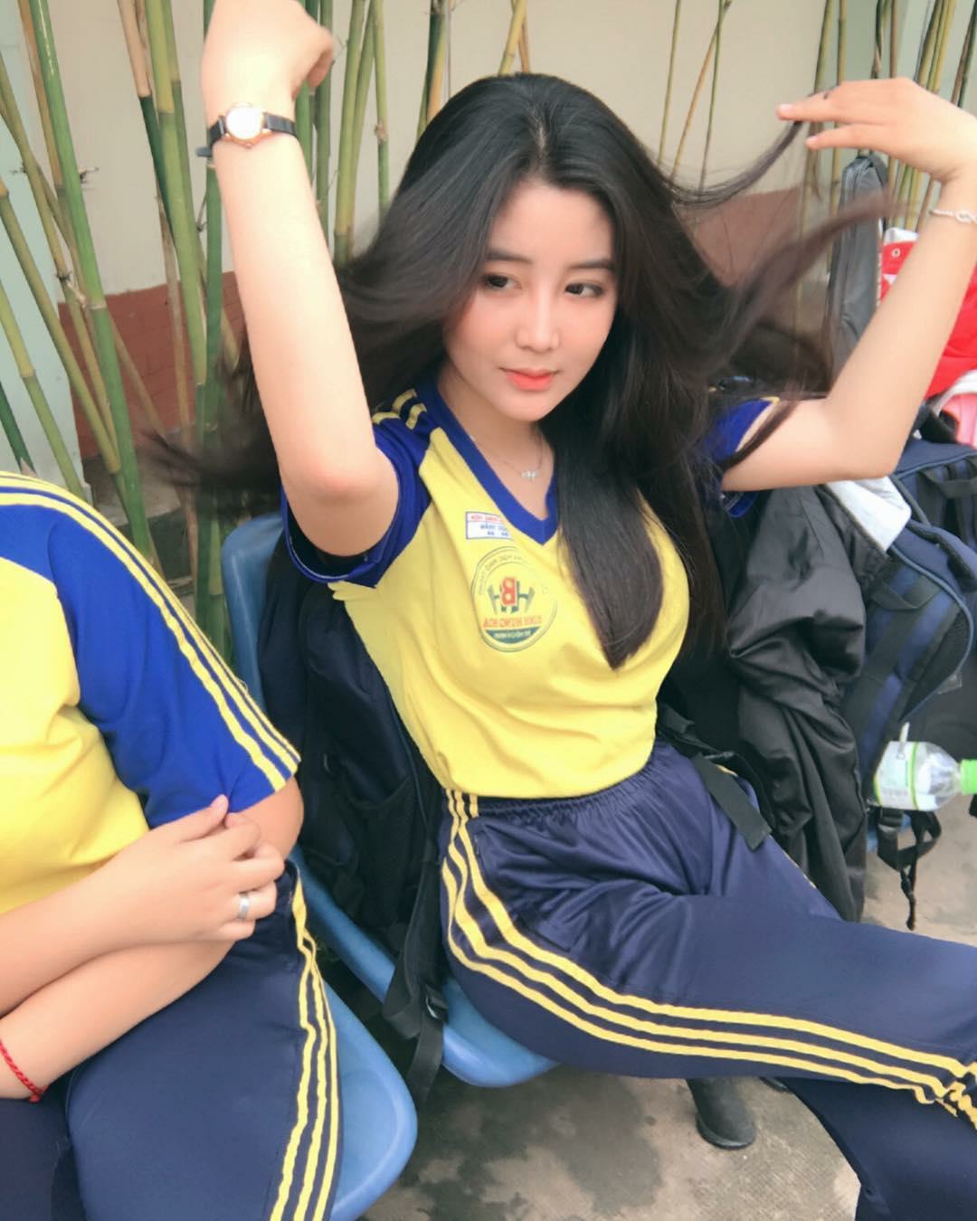 1.双乳丰满的女学生浜崎真绪校园写真