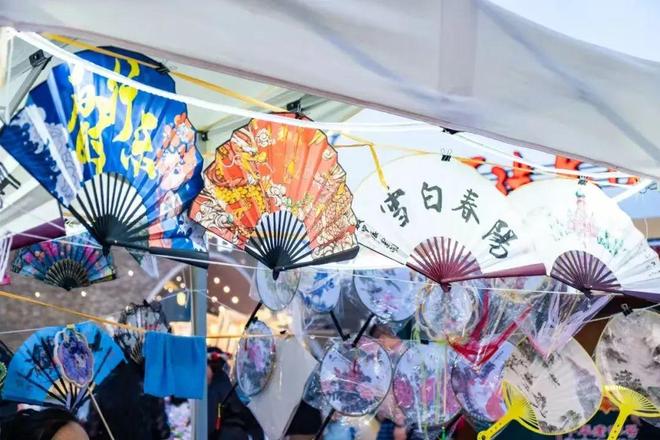 2.欧美tushy美学，视觉盛宴，颠覆传统，展现独特魅力与创意灵感