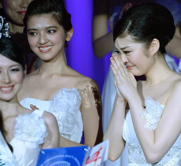 国产美女乱仑引发热议，探讨家庭伦理底线，社会道德与法律如何平衡